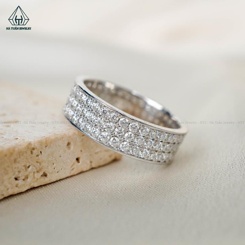 Hà Tuấn Jewelry Nhẫn Bạc 925 Xi Kim 3 Hàng Tấm FULL MOISSANITE 1.5mm RX191