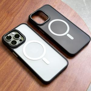 เคสไฟ K8 สำหรับ iPhone 15 Pro และ Apple 14 เคสโทรศัพท์ดูดแม่เหล็ก เข้ากันได้กับ MagSafe ให้การป้องกันการหล่นและหมอก สีดำ สีขาว