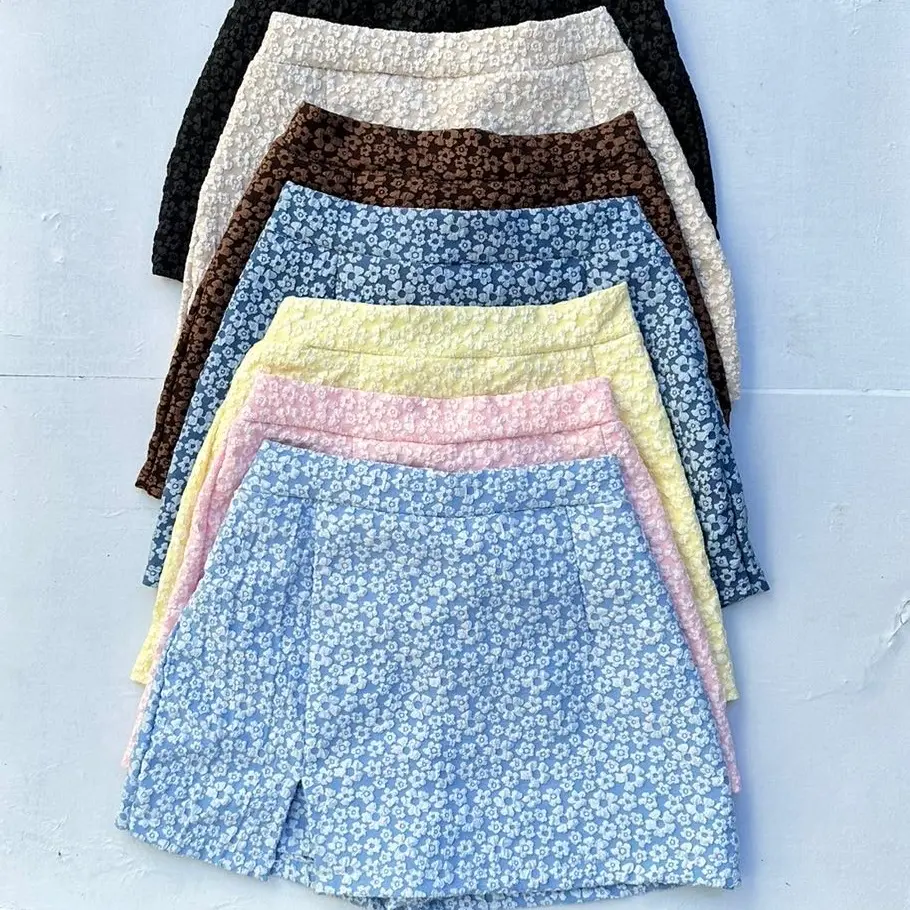 QueenB High waisted Skort with Slit Jacquard Brocade Garterized back