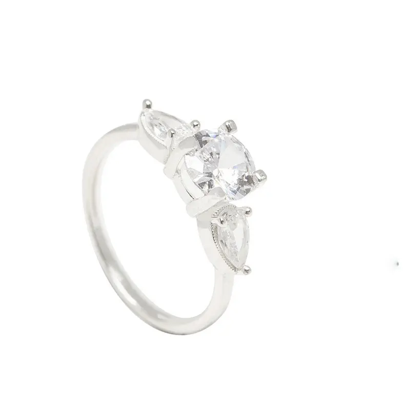 Nhẫn bạc nữ TWINKLE TIME trụ đá cánh hoa đính đá sang trọng TT375 0