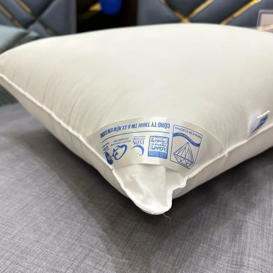 Ruột gối bông Kim Cương Mujy cao cấp nâng đỡ cổ, thiết kế sang trọng, bông mềm mịn, áo gối chống tĩnh điện, ngủ ngon sống trọn