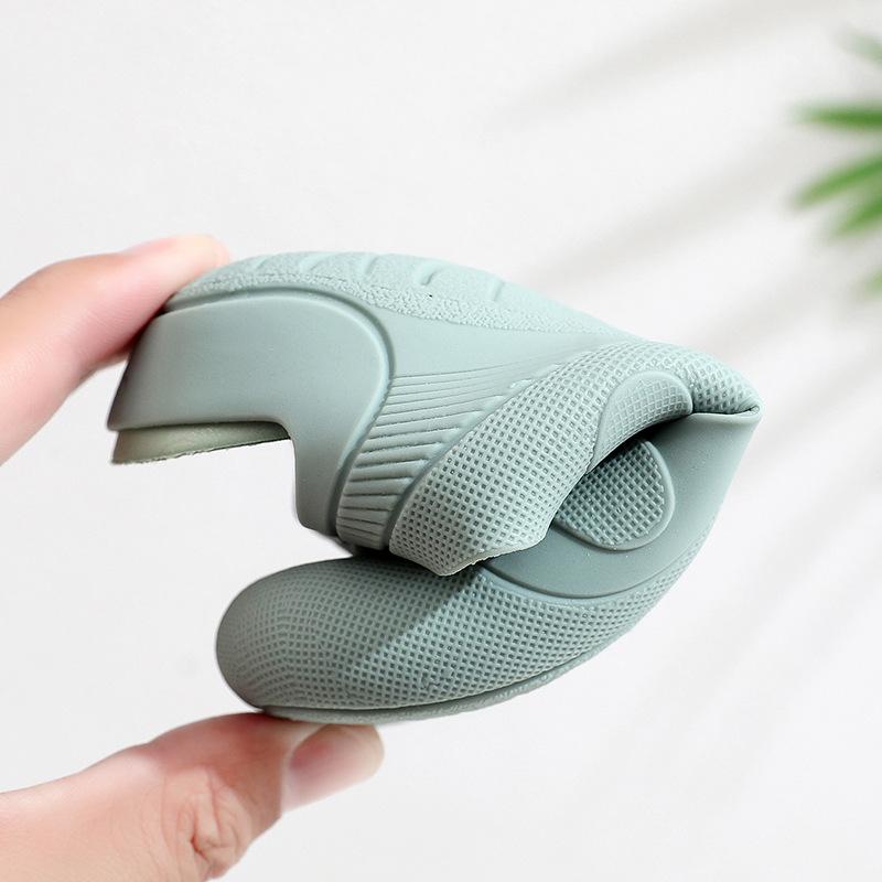 Product Introduction of 24-Year New Children's Closed Toe Soft Plastic Velcro Men's and Women's Baby Water-Stepping Sand Shoes Hole Shoes 28