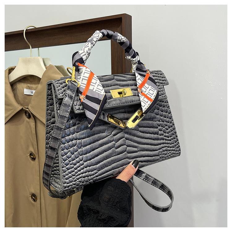 Product Introduction of Cross-Border Texture Kelly Bag 2025 Spring New Handbag Crocodile Pattern Shoulder Bag Retro All-Match Crossbody Women's Bag 19