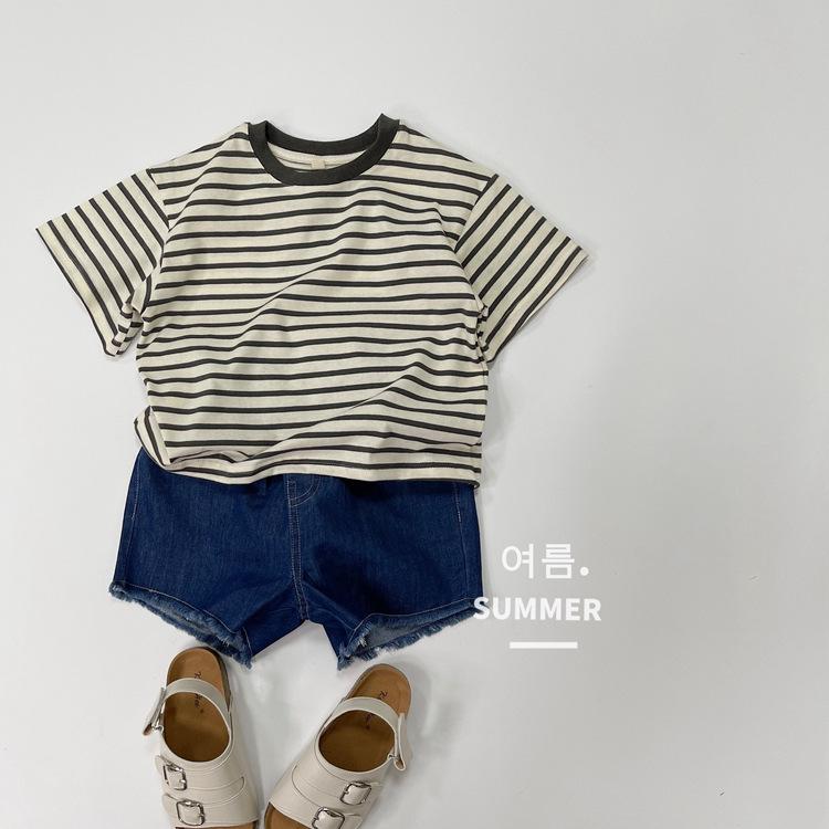 Product Introduction of Áo Thun Trẻ Em, Ngầu Và Thoáng Khí, Sọc, Phong Cách Hàn Quốc, ngắn Tay, Thích Hợp Cho Mùa Hè, Hàng Mới Về, Dành Cho Bé Trai Và Bé Gái, Dệt Kim, Thường Ngày, Sọc, Làm Bằng Bông, Thời Trang, Thanh Lịch Và Dễ Phối Đồ 5
