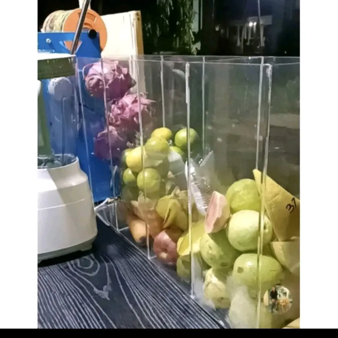 etalase jus buah dan lemon jeruk peras
