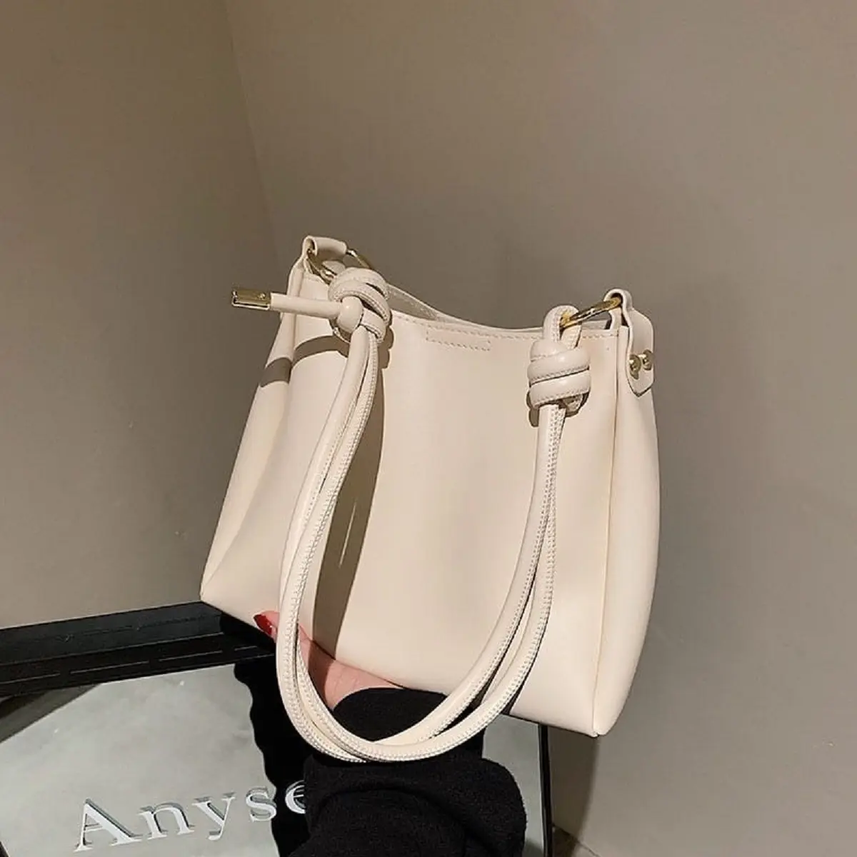 Tote bag wanita terbaru Zain - tas tote bag kekinian dengan model yang elegant Polos Hitam Totebag
