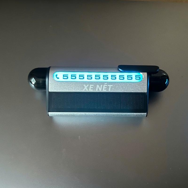Bảng Số Điện Thoại LED Kiêm Búa Phá Kính Thông Minh 3 in 1 là một sản phẩm tiện ích dành cho xe hơi 5