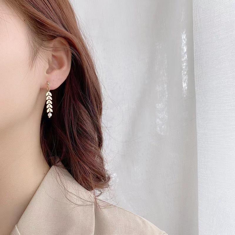 Product Introduction of Three Piece Set of Niche Design, Wheat Ear Pearl Necklace, Earrings, Bracelet Necklace, Light Luxury High-end Hot Selling Jewelry Set 3