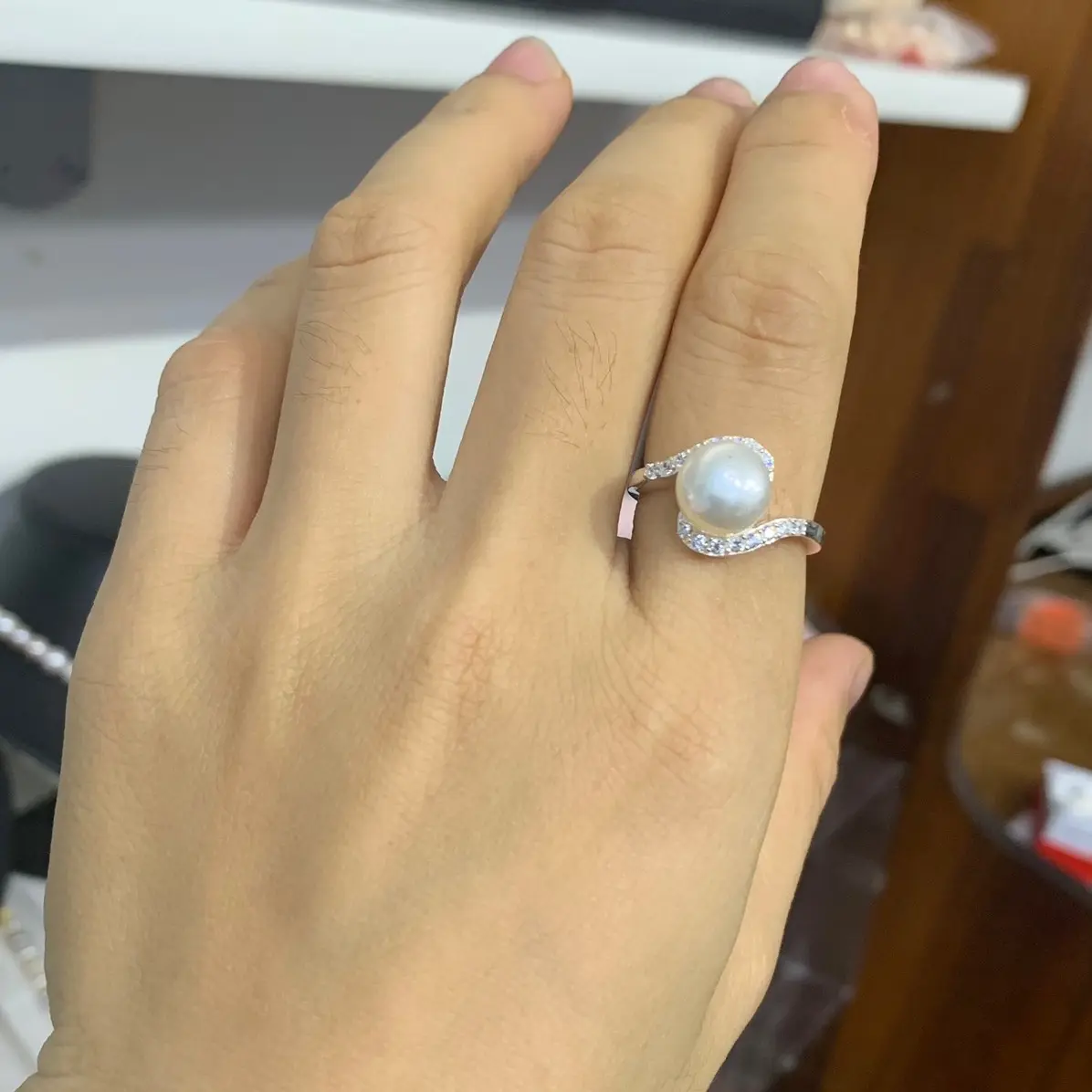 N19 -Nhẫn ngọc trai 8ly dáng bán cầu màu trắng bóng đẹp, đeo tay thanh lịch