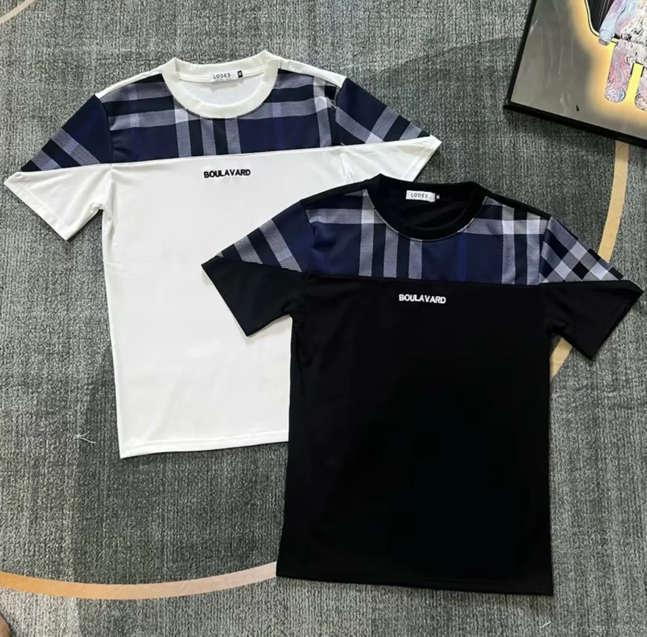 Combo Áo thun nam nữ unisex BLY mùa hè, cộc tay, cổ tròn chất liệu cotton cao cấp co giãn 2 chiều. mềm mại, thoáng mát hai màu đen và trắng hottrend 2025