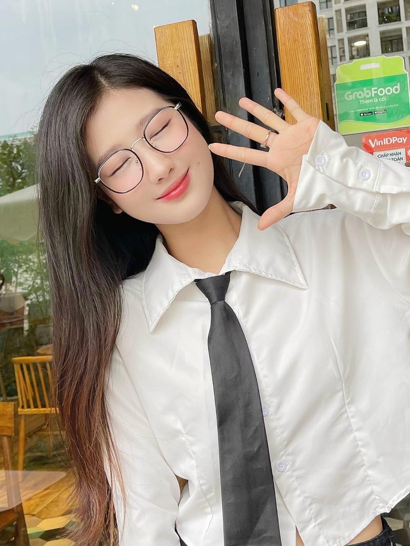 Product Introduction of 21100 - Kính mắt bo tròn nam nữ LILYEYEWEAR càng kính chắc chắn thanh mảnh kiểu dáng dễ đeo - Mắt Kính 3