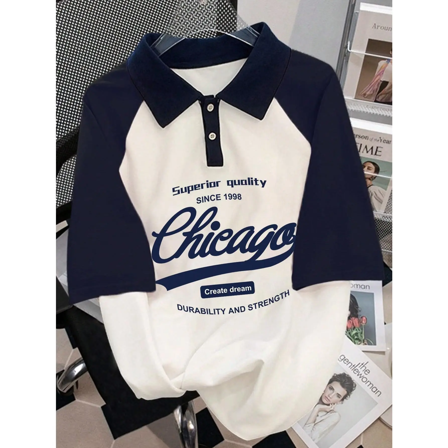Men's loose college style color blocked collar pullover T-shirt with slogan 3D and raglan sleeves, suitable for going out and friends' boys' baseball uniform