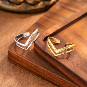 แหวนรูปตัววี, แฟชั่น, เทรนด์ INS ยุโรปและอเมริกา, อเนกประสงค์, แหวนเปิดปรับได้, ความรู้สึกระดับไฮเอนด์, ทำจากเหล็กไททาเนียม, เครื่องประดับ