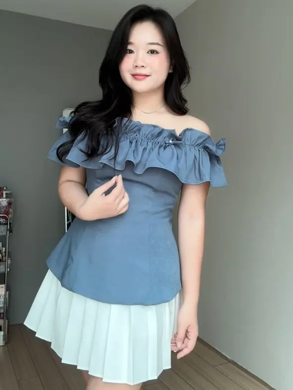 Set áo kiểu trễ vai đính nơ xinh xắn phối chân váy ngắn xếp ly nữ tính - S15