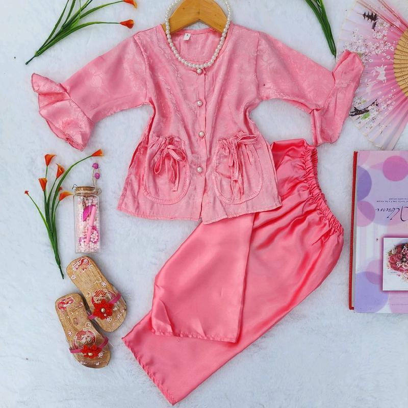 ( 9-43kg) Áo bà ba gấm hoa tay loe kèm quần dài phi bóng mềm mượt, mát mẻ ,cao 1,48m trở lại đồ em bé gái