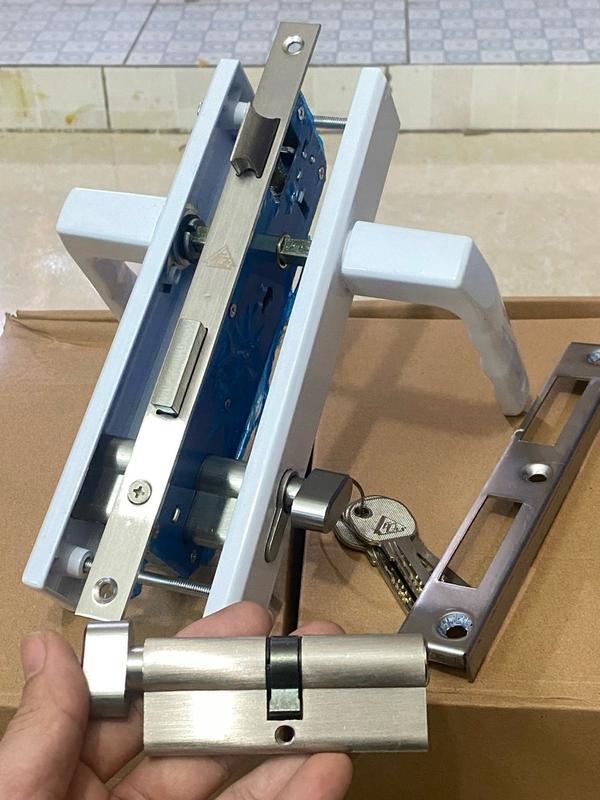 Khoá tay gạt cửa nhựa lõi thép thay tay tròn khớp 100%