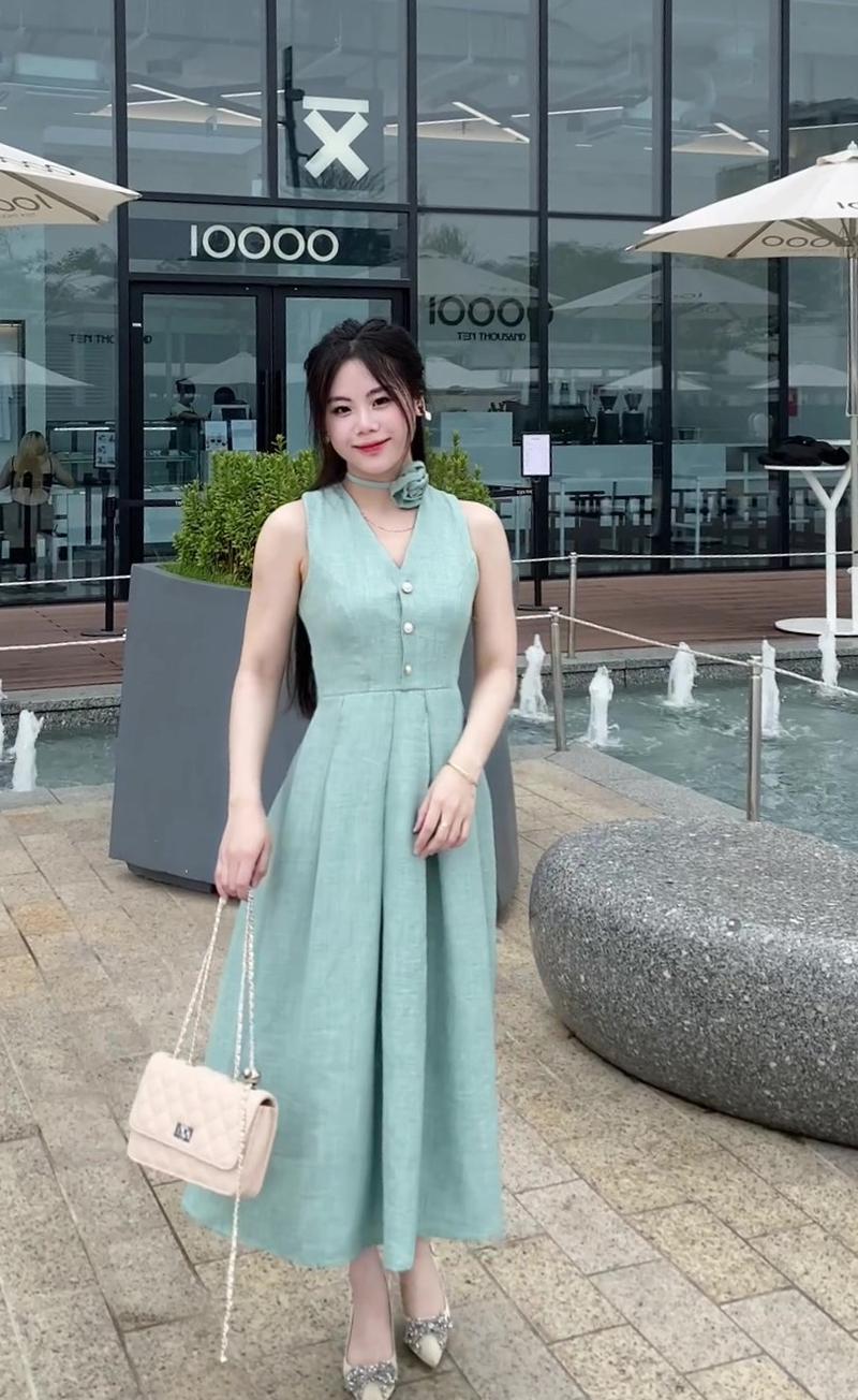 Product Introduction of A47 Đầm Midi cổ V sát nách sang chảnh quý phái Nữ Women Dress 6