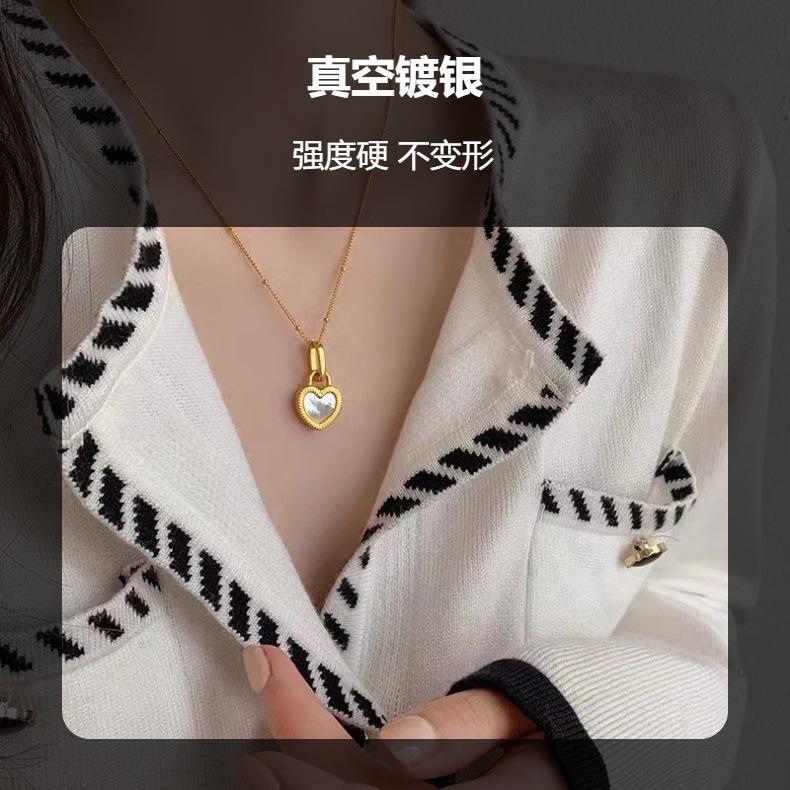 Product Introduction of Double-Sid Black Peach heart Necklace, Women's Niche Design Light Luxury Necklace, New Necklace, Accessories During Clavile Chainage 2