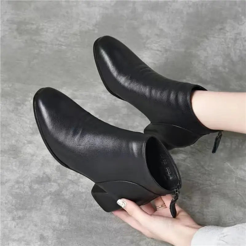 Bốt Cao Đến Mắt Cá Chân Cho Nữ, Hàng Mới Về, Giày Bông, Giày Cao Gót, Giày Cho Mẹ, Gót Trung Bình Giày Da, Chống Trượt, Ấm Áp, Thích Hợp Cho Phụ Nữ Vào Mùa Lò Xo Và Mùa Thu, Làm Bằng Da 1