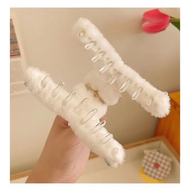 ￼Kẹp tóc lông gấu dâu kẹp tóc hoạt hình dễ thương Princess House 3