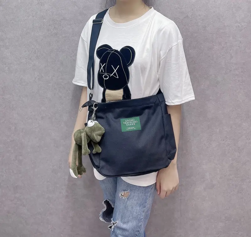 Túi vải đeo chéo đi học đựng vừa sách giáo khoa ( tặng kèm gim cài ) Tote Đeo Vai Nữ Bag Kem 7