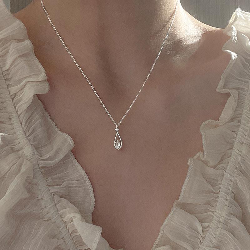 Product Introduction of Vòng Cổ Mặt Dây Chuyền Giọt Nước Zircon, Phong Cách Cổ Điển Sáng Bóng, Dành Cho Nữ, Thiết Kế Tối Giản, Dây Chuyền Xương Đòn Hình Giọt Nước, Kiểu Choker, Thích Hợp Cho Tiệc Cưới, Đồ Trang Sức 10