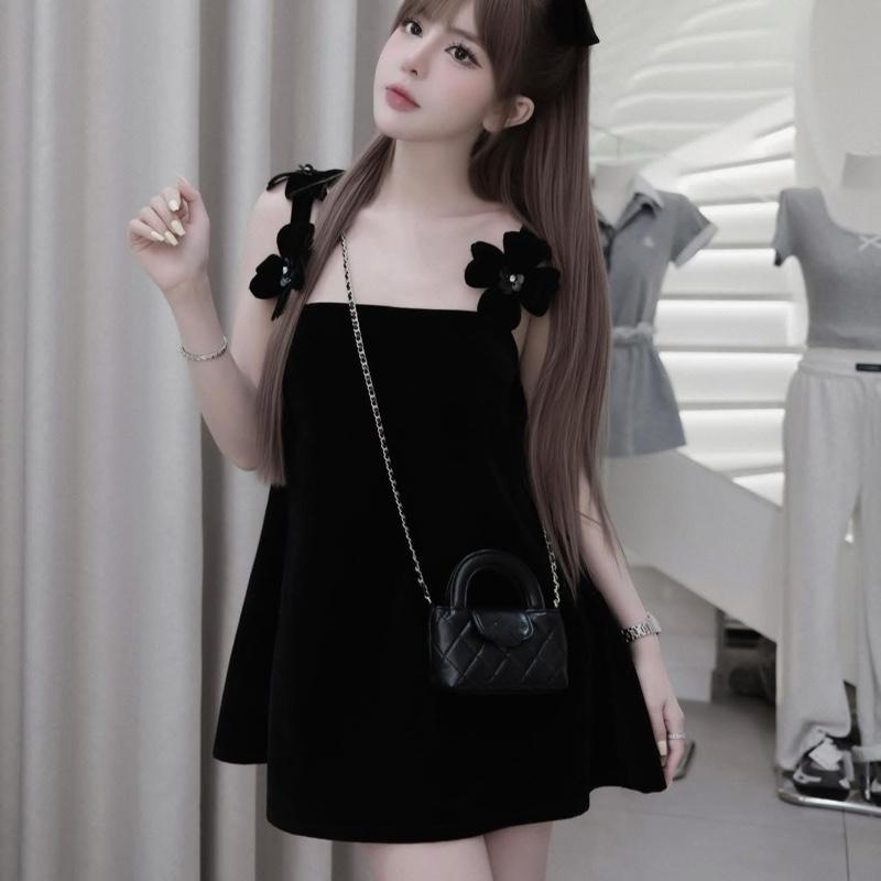 Váy nhung hoa vai baby doll xuông MpB