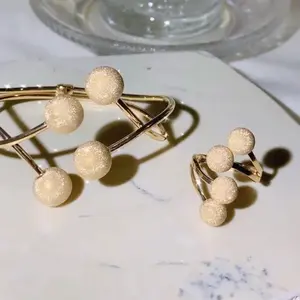 one set 4 balls kadar 375 Female