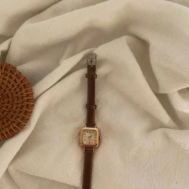 Product Introduction of Simple Classic Women's Small Square Watch - Retro Elegant Women's Quartz Watch Leather Strap 5