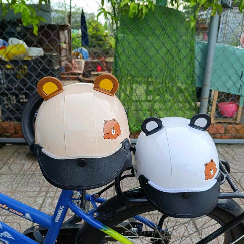  nón bảo hiểm gấu nâu có  kèm tai 