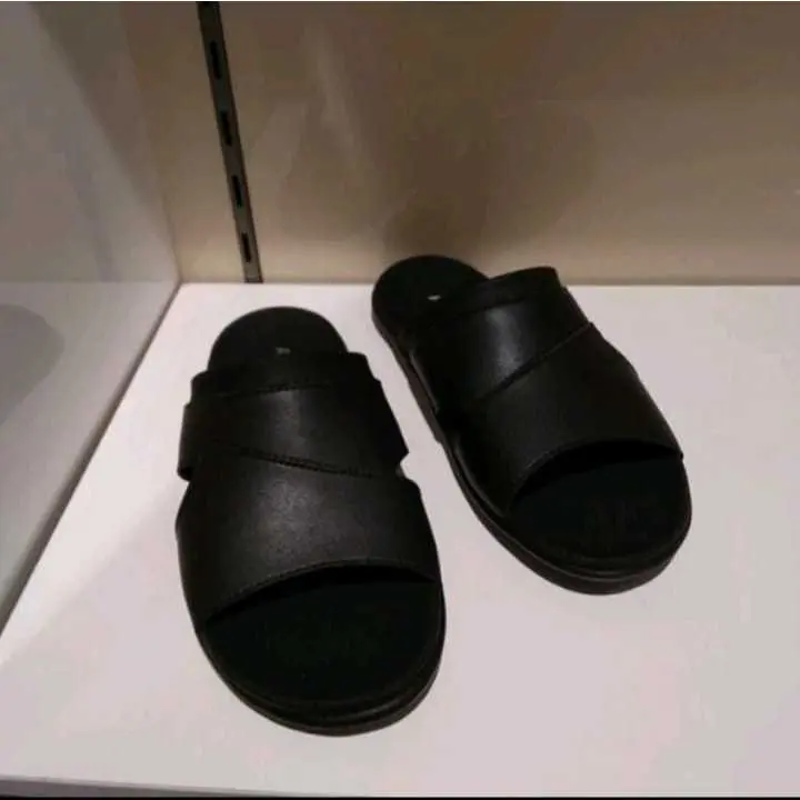 Bata Sandal Pria Skip Black Size 39-43 New Produk Selop Terbaru - Hitam Matte Terlaris cowo Kulit 4