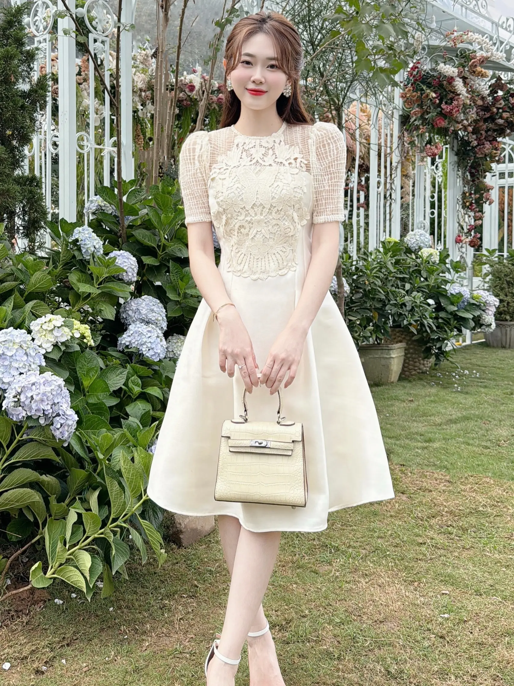 V426 Đầm dự tiệc sang chảnh, đầm thiết kế đi chơi trẻ trung, váy công sở Nữ màu Kem dáng xoè vá y du tie c