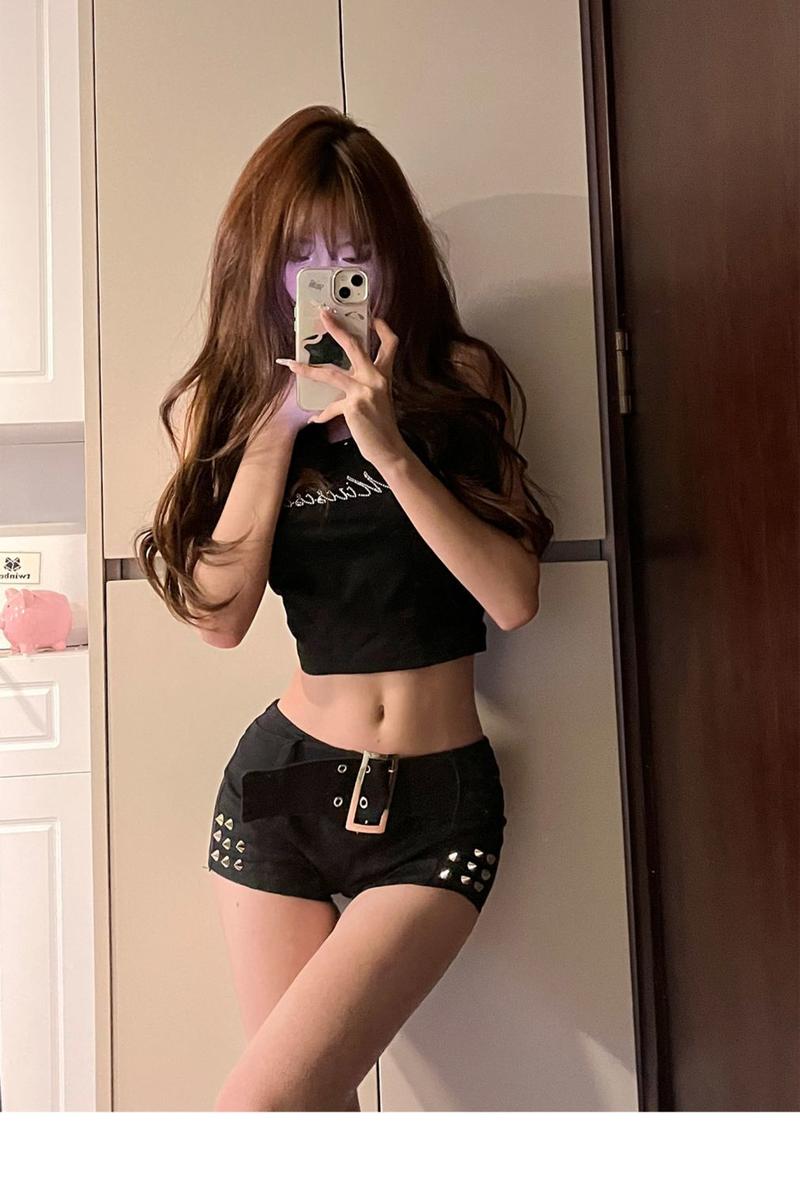 Product Introduction of Pants for Women Summer Super Short Shorts Low Waisted Shorts New Western Style Hot Girl High Waist Slim Sexy Korean Style Hot Pants Rivet 16