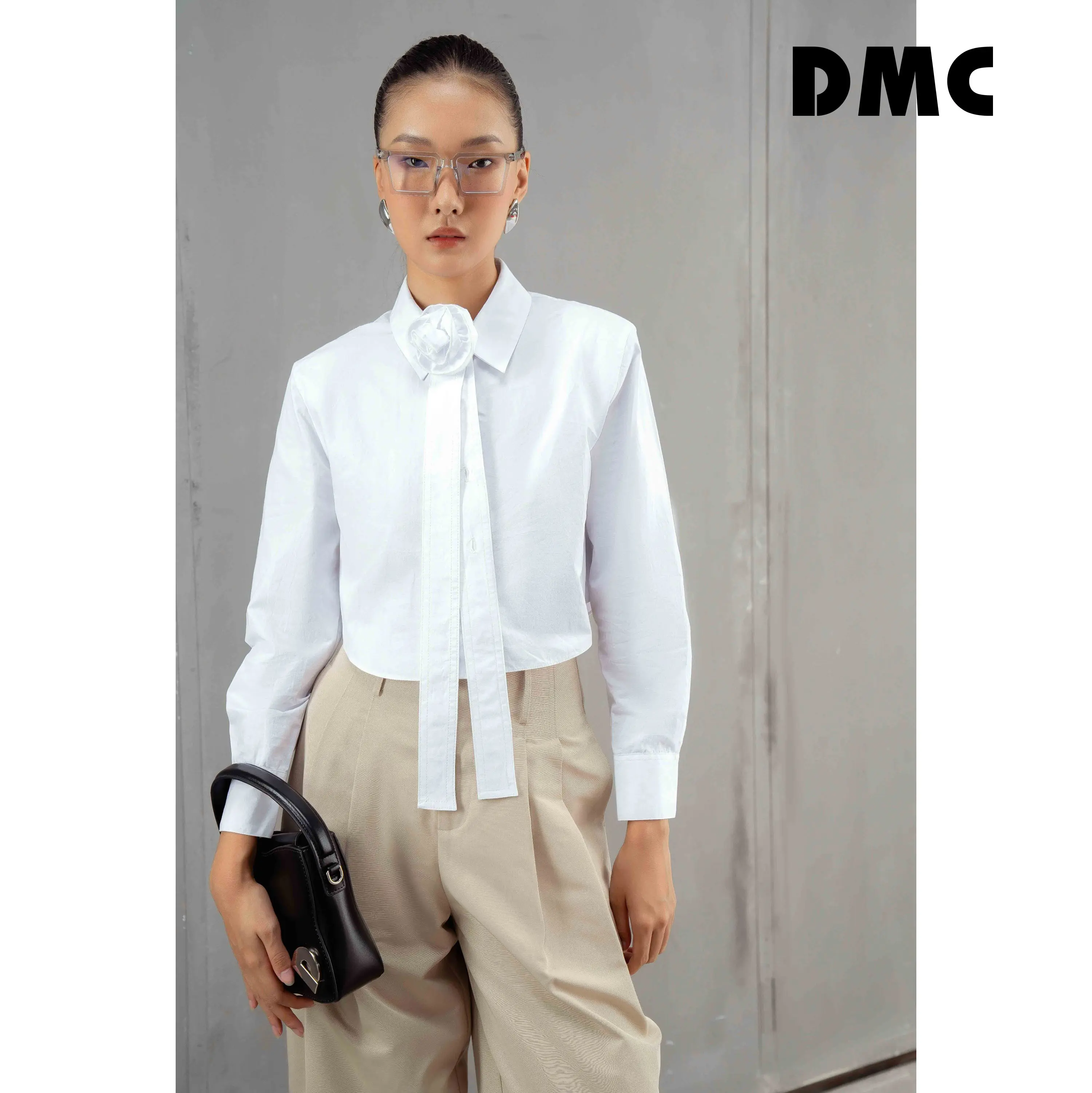 Áo sơ mi nữ trắng phối hoa DMC (White 3D Flower Raw Shirt)