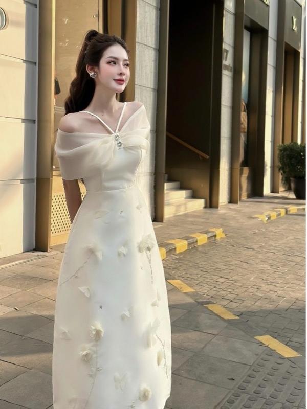 Áo dài nữ, Áo dài cách tân thiết kế trễ vai cổ yếm thêu kết thủ công sang chảnh