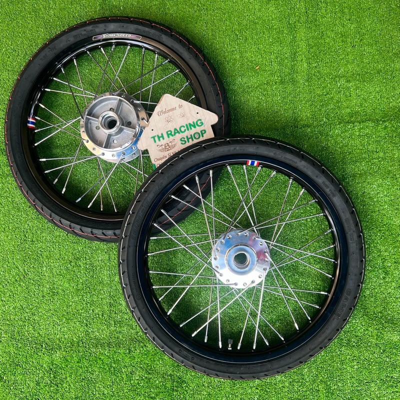  BÁNH CĂM YAGUSO GẮN EXCITER 135 HOẶC EXCITER 150 ĐÙM MẠ CRÔM NIỀNG NHÔM THÁI SHARK SHOPPER CÓ NHIỀU MÀU LỰA CHỌN FULL VỎ RUỘT CAMEL ĐÃ RÚT CĂM VÔ VỎ RUỘT SẴN Y HÌNH - PHỤ KIỆN - PHỤ TÙNG Mâm 