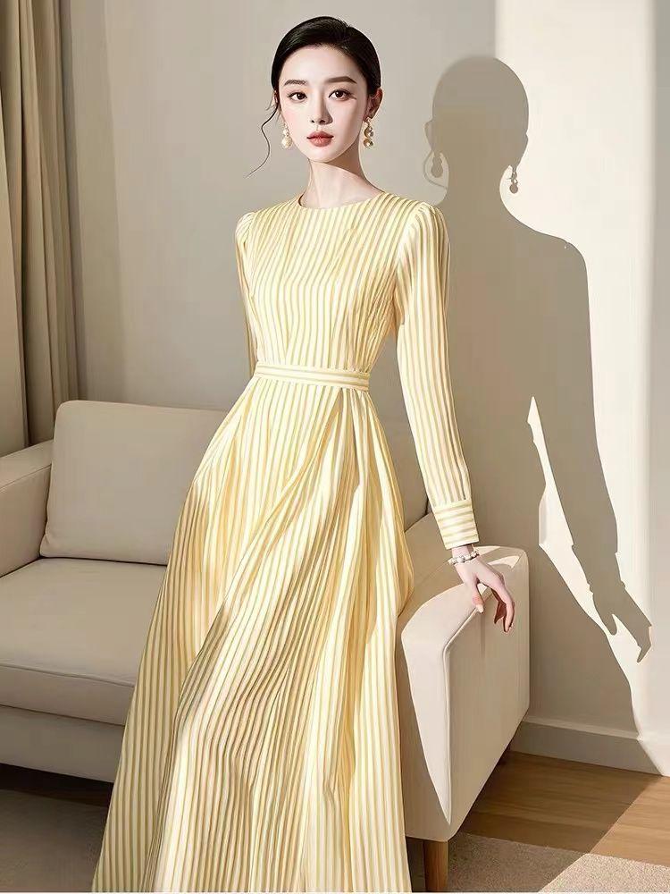 Product Introduction of Váy Sơ Mi Dài Tay, Thiết Kế Kẻ Sọc Vàng, Trang Phục Nữ Cao Cấp, Thích Hợp Cho Các Dịp Trang Trọng, Váy Dài Bó Sát Eo Kiểu Pháp, Trang Phục Nữ Đầu Thu, Bộ Sưu Tập 1181, 2025 7