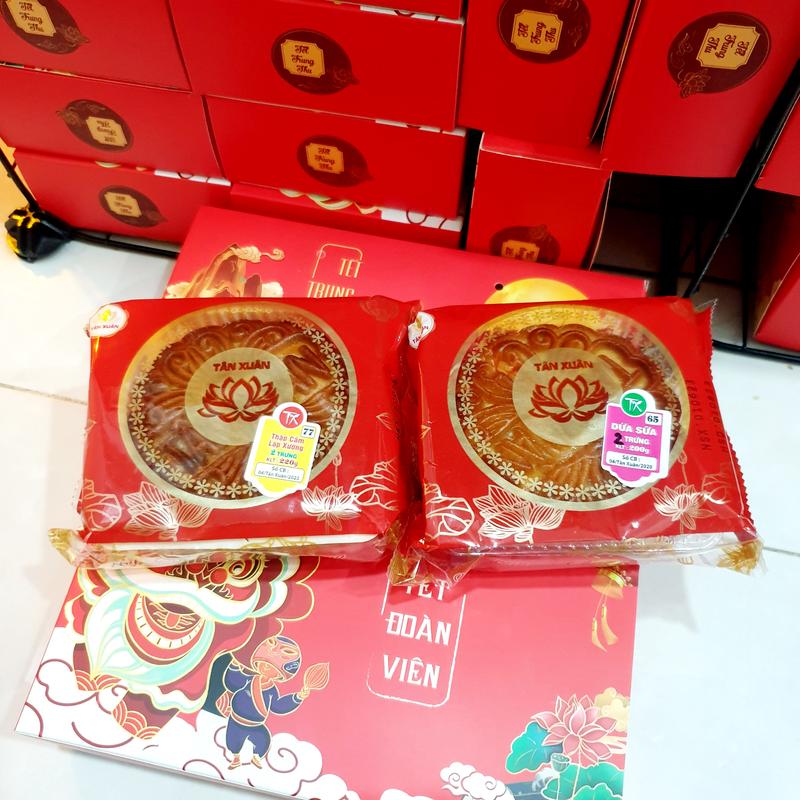 [ Kèm hộp giấy] Combo 2 bánh trung thu  Tân Xuân ( Thập cẩm 1 trứng, 2 trứng, Thập cẩm Jambon gà quay ,Đậu Xanh, Dừa, Môn 1 trứng)  Cake Food Thức Ăn 5