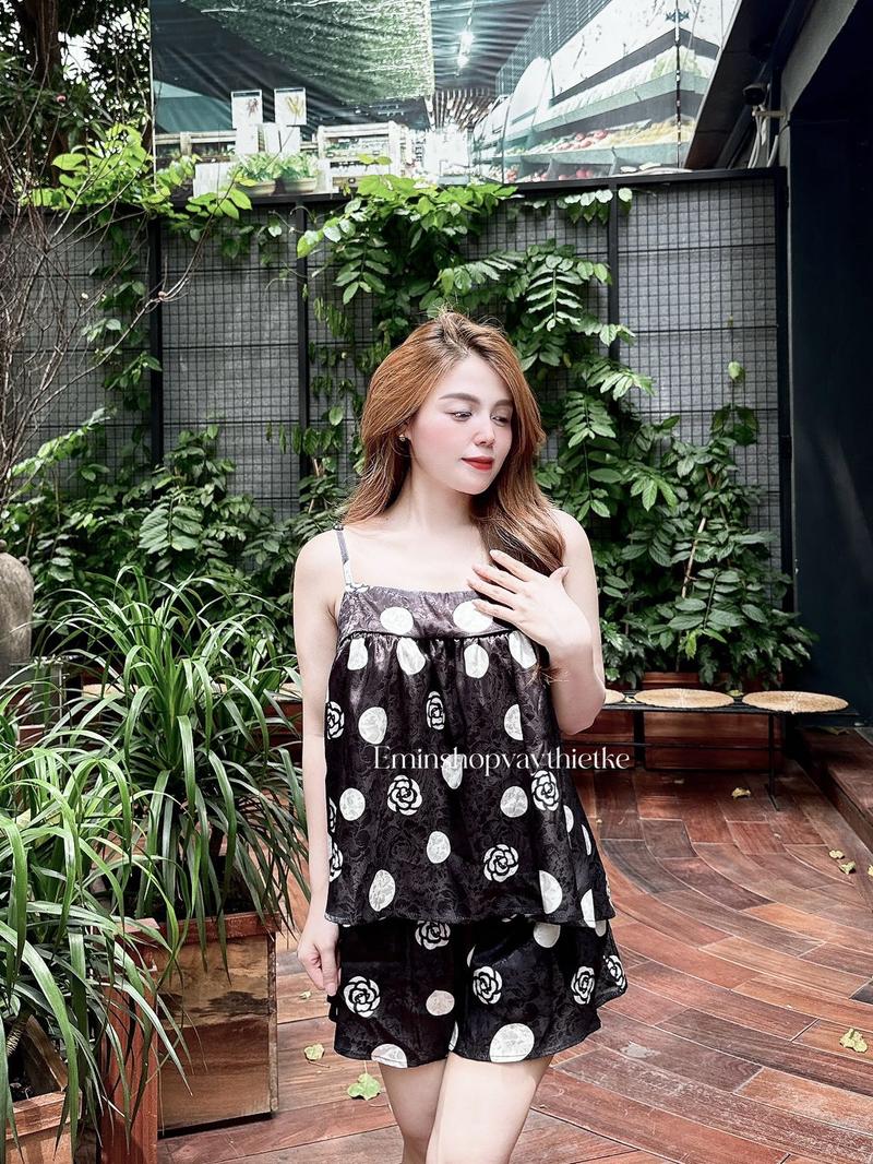 Product Introduction of Bộ lụa hai dây dáng suông rộng. Lụa Hàng Châu mềm mịn mát. Dây áo có tăng đơ điều chỉnh. By Eminshopvaythietke 3