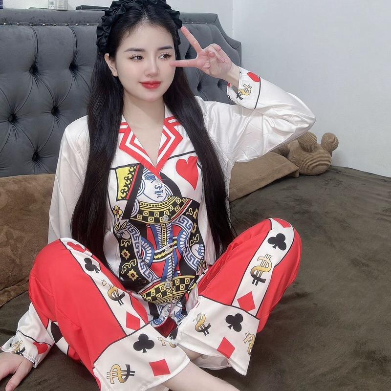 Bộ Ngủ dài  latin tơ tằm mềm mịn chất liệu hoạ tiết bia mới mặc tết màu sắc mới lạ cute from 60kg quay đầu Women Nữ Áo 3