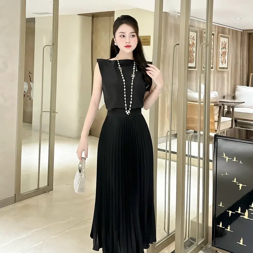 Set 2 chi tiết áo cổ ngang kèm chân váy dập ly cao cấp