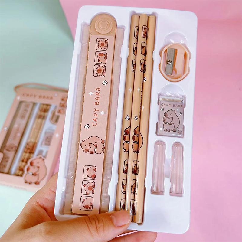 Product Introduction of Set Alat Tulis, 8 Dalam 1, Termasuk Pensel, Pembaris, Pengasah dan Pemadam, Sesuai untuk Pelajar, Sekolah dan Pejabat, Bekalan Menulis, Reka Bentuk Kartun Capybara, Hadiah Ideal untuk Kanak-kanak 16