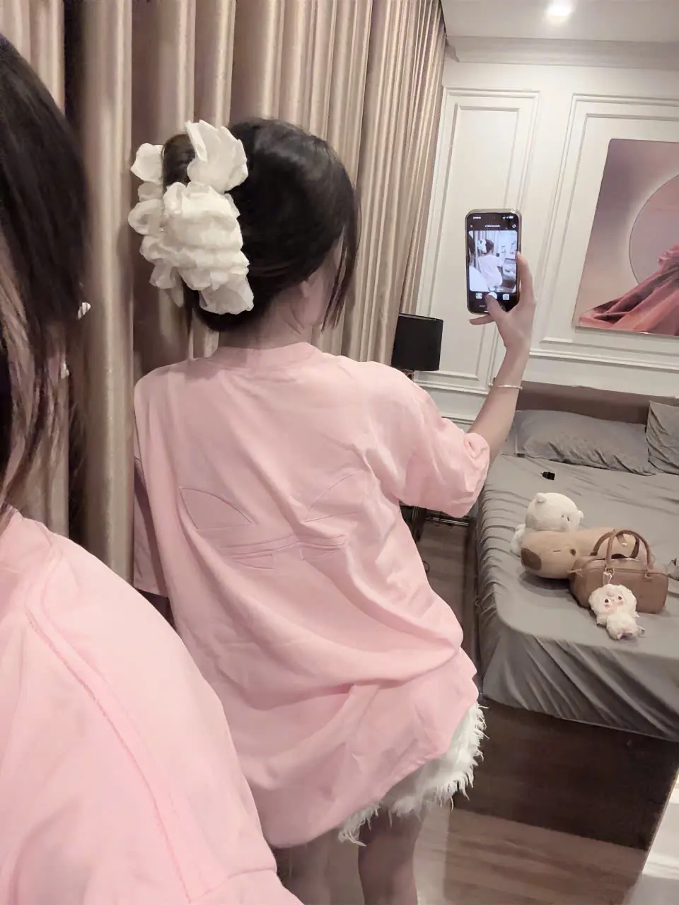 TRENDYBOUTIQUE- ÁO PHÔNG HỒNG HỌA TIẾT 3 LÁ THÊU