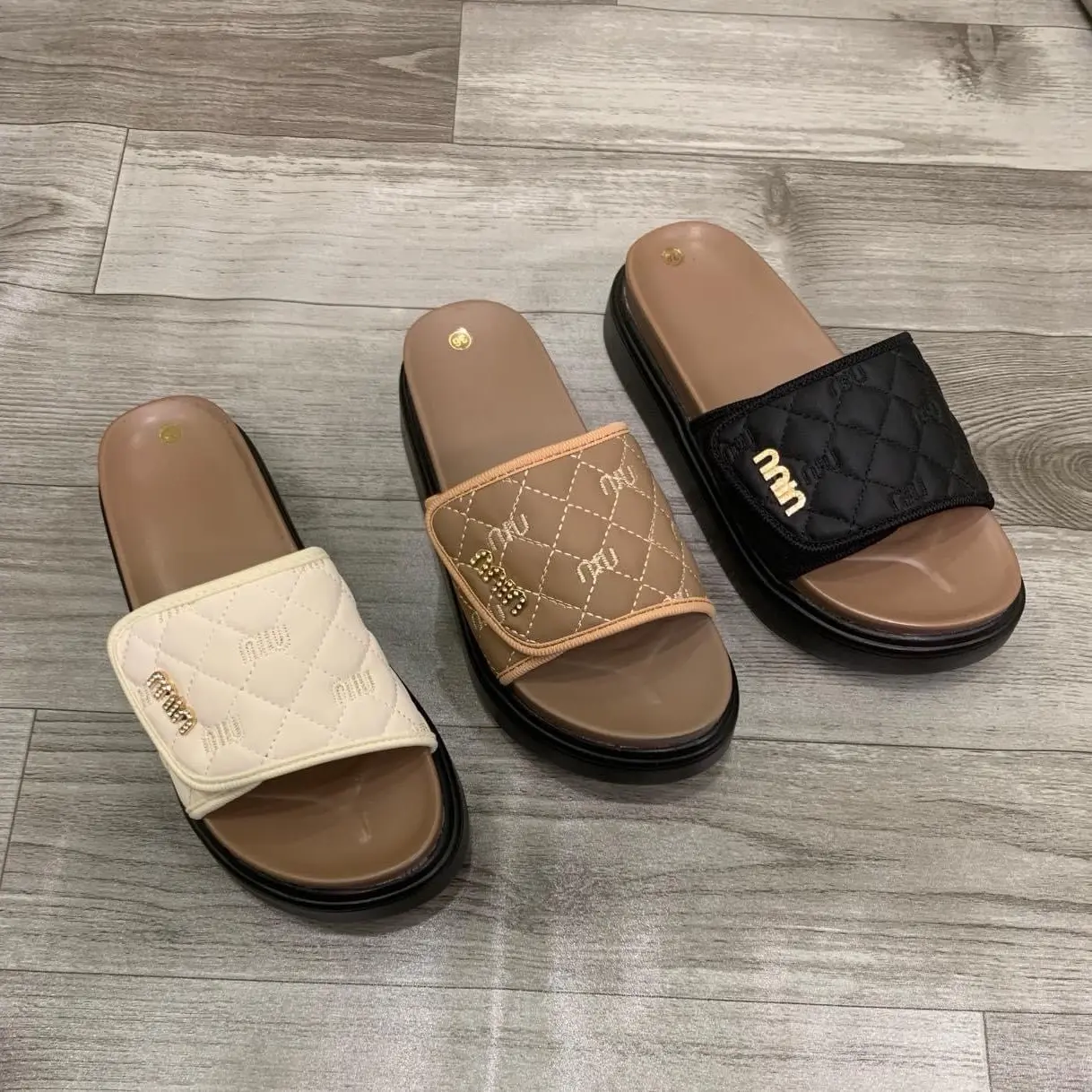 Dép nữ hàng  hottren năm 2024 đế cao 4cm, chất da mềm giúp đi nhẹ , giúp êm chân  DéP GiàY Shoes