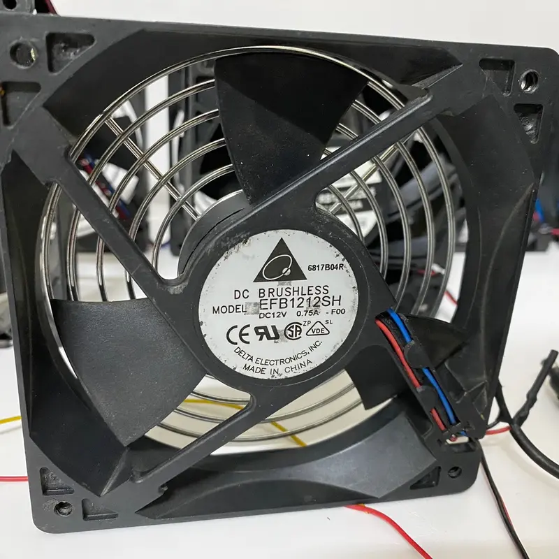 Quạt 12V không chổi than 6