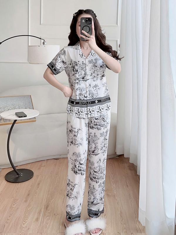 Bộ đồ Nữ mặc nhà CLOVER thiết kế tay cộc quần dài hoạ tiết lụa phối voi rừng sang trọng và thanh lịch BPCL24012 Pijama Quần Ngủ Ong Voan
