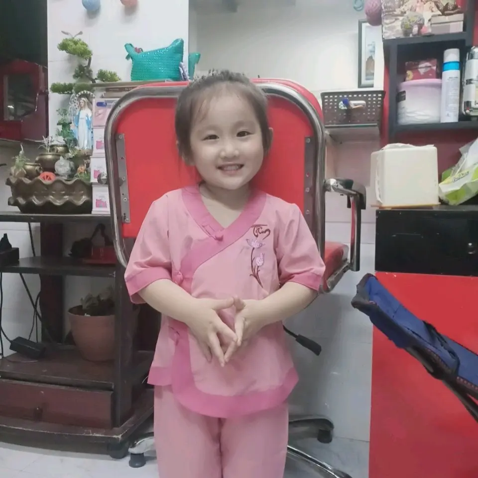 Set bé gái vải kate .Bộ bé gái mẫu tim phối
