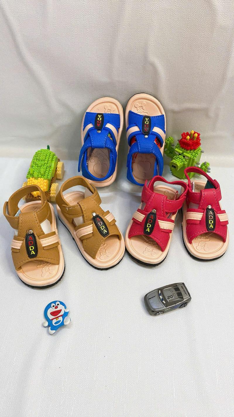 Product Introduction of COMBO 2 ĐÔI SANDAL KÈN ADDA TẬP ĐI CHO BÉ XỐP SIÊU NHẸ QUAI DÁN MẶT TẨY CÓ 3 MÀU NÂU XANH ĐỎ 1
