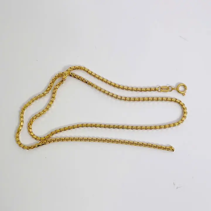 Dây chuyền công vuông titan, bản 2li khóa tròn, màu vàng 18K, bền màu, không đen gỉ, đeo hằng ngày. Phụ kiên thời trang.