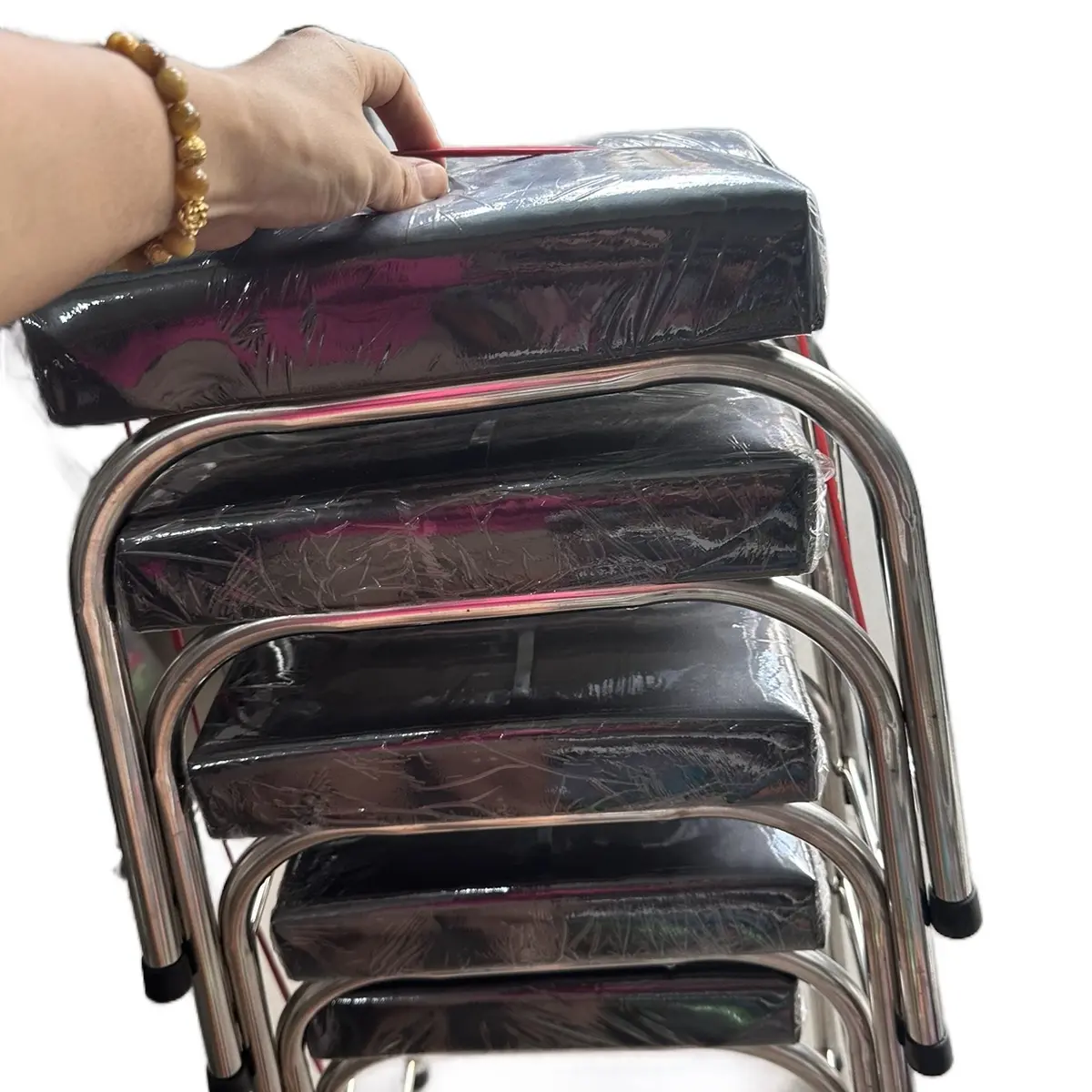 ￼ghế gác chân làm nail màu đen ,chân đúng và chân vòng cung